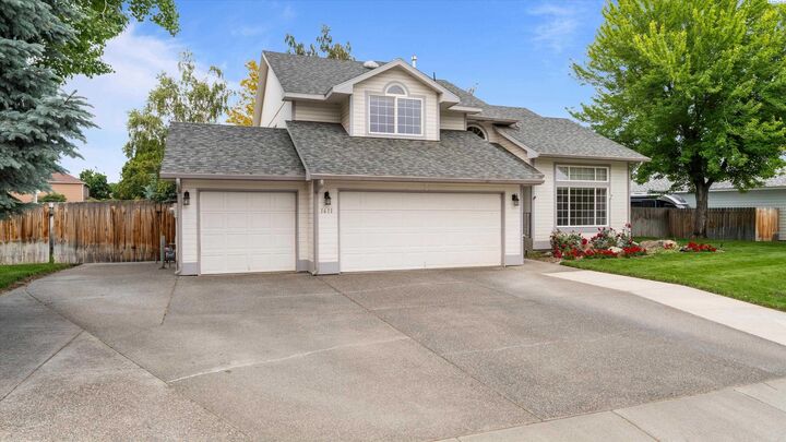 Property Photo:  1611 Alamosa Ave  WA 99352 