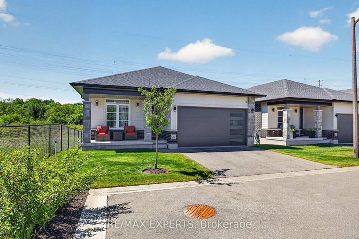 Property Photo: 10 McPherson Court 21 ON N5R 0L8