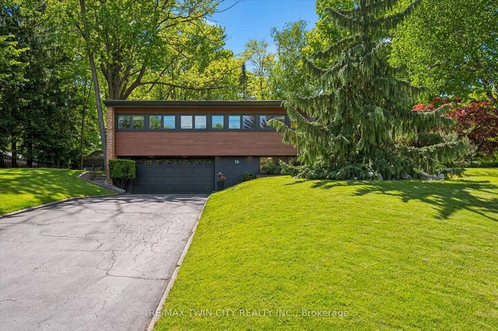 Property Photo: 16 Parkwood Drive ON N1S 3K7