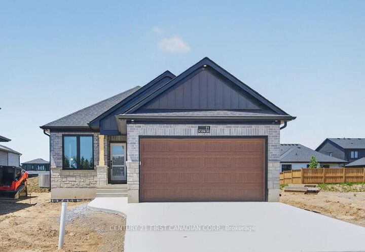 11 Postma Crescent — photo 1