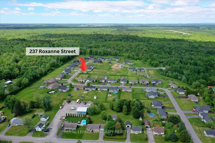237 Roxanne Street — photo 1