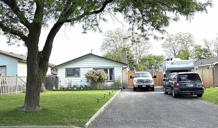 Property Photo: 5 Lanark Crescent ON L2M 6E1