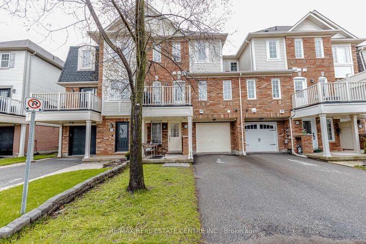 924 Burgess Gardens — photo 1