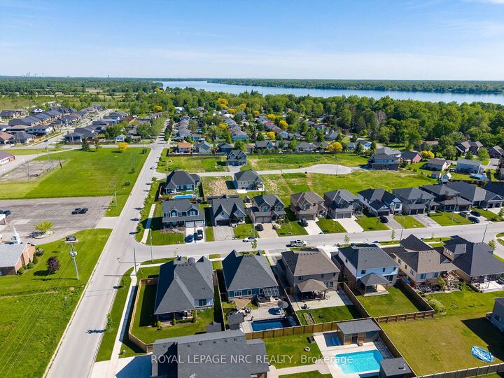 Property Photo: 2895 Arrowsmith Court ON L0S 1S0