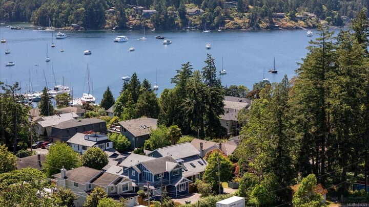 Property Photo:  793 Stelly'S Cross Rd  BC V8M 1C6 