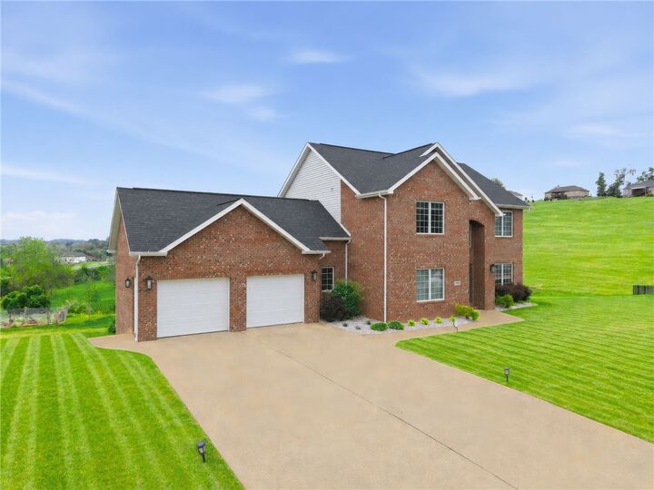 Property Photo:  369 Durst Rd  PA 15642 