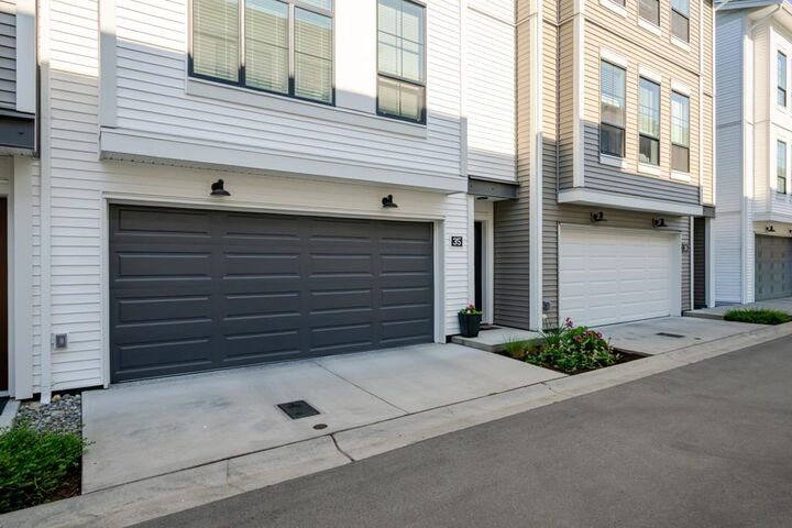 Property Photo: 2774 Montrose Avenue 35 BC V2S 0N4