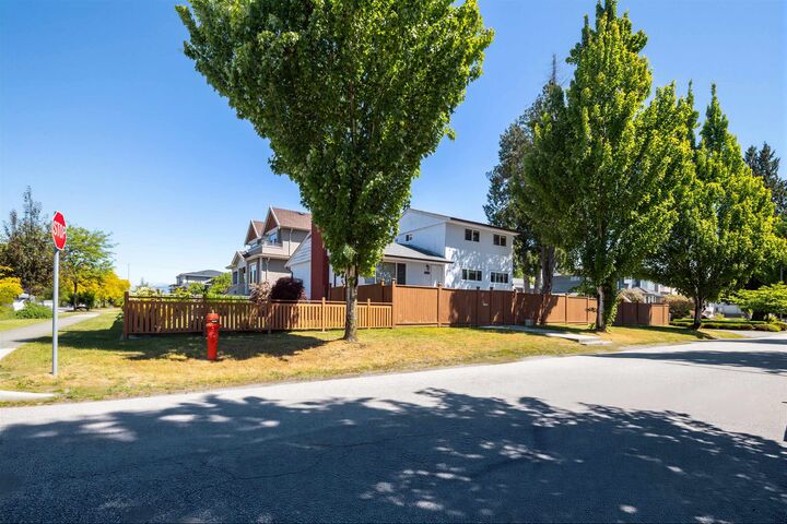 Property Photo: 2911 E 51st Avenue BC V5S 1R7