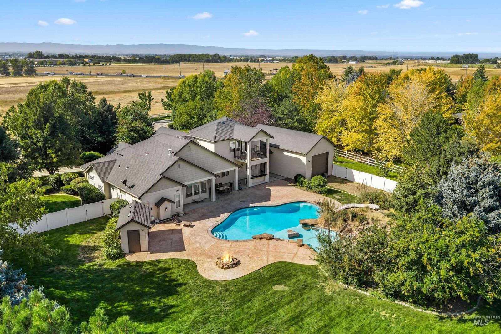 Property Photo:  214 E Shafer Vw  ID 83642-2581 