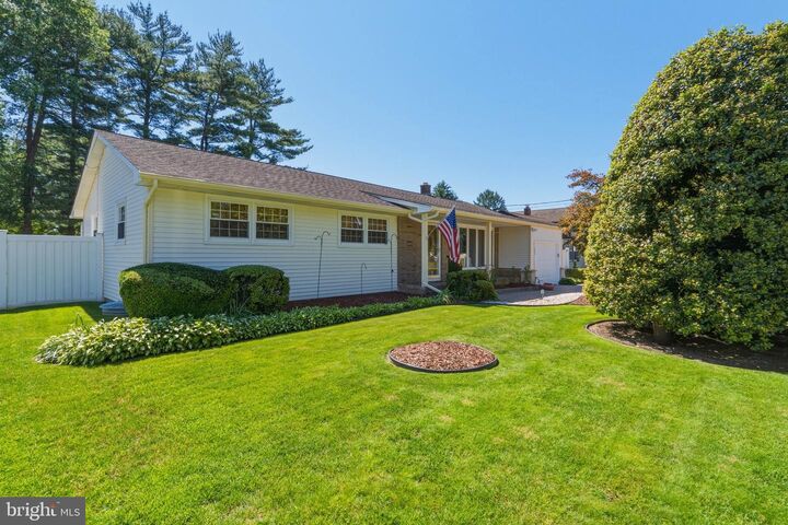 Property Photo:  575 Royal Drive  NJ 08360 