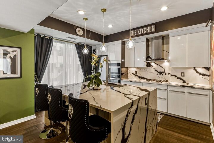 Property Photo: 122 New Street 30 4D PA 19106