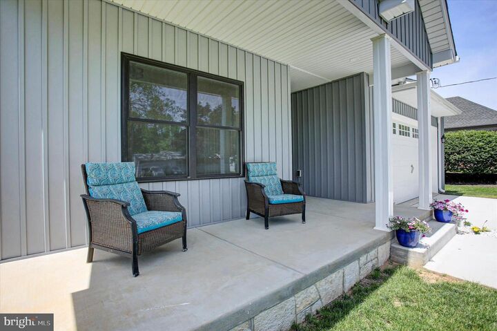 Property Photo:  