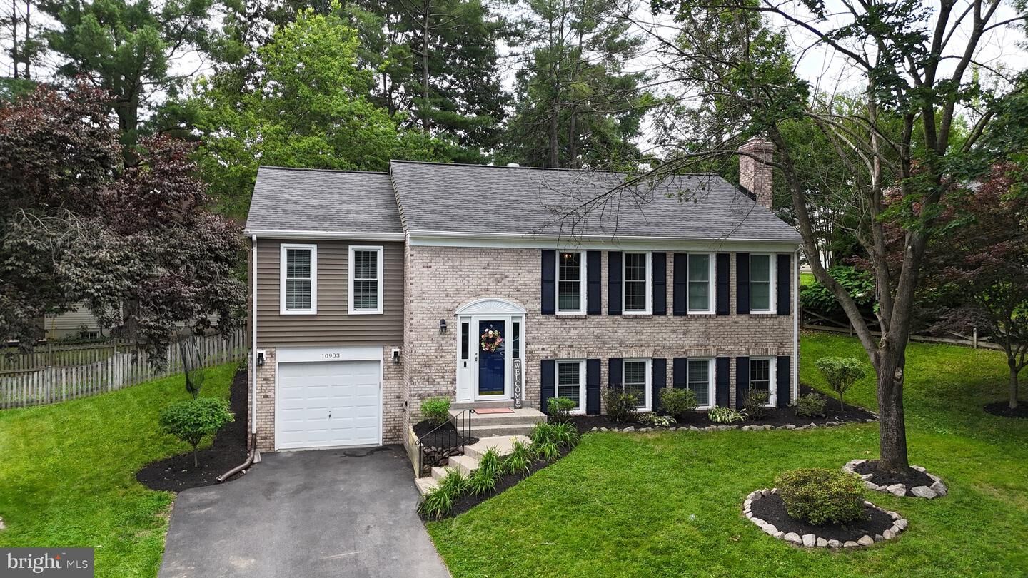 Property Photo: 10903 Middlegate Drive VA 22032
