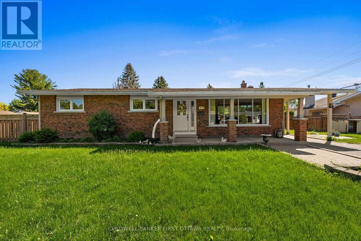 Property Photo:  49 Higwood Drive  ON K2E 5K9 