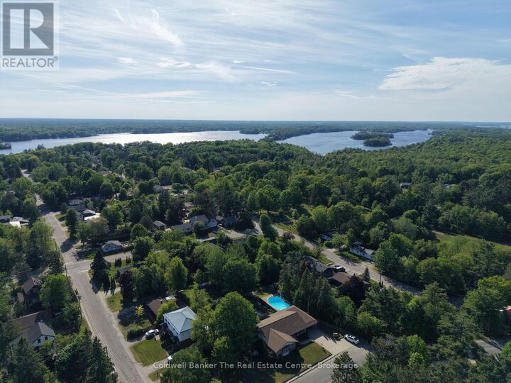 Property Photo: 815 Muskoka Road North ON P1P 1C2
