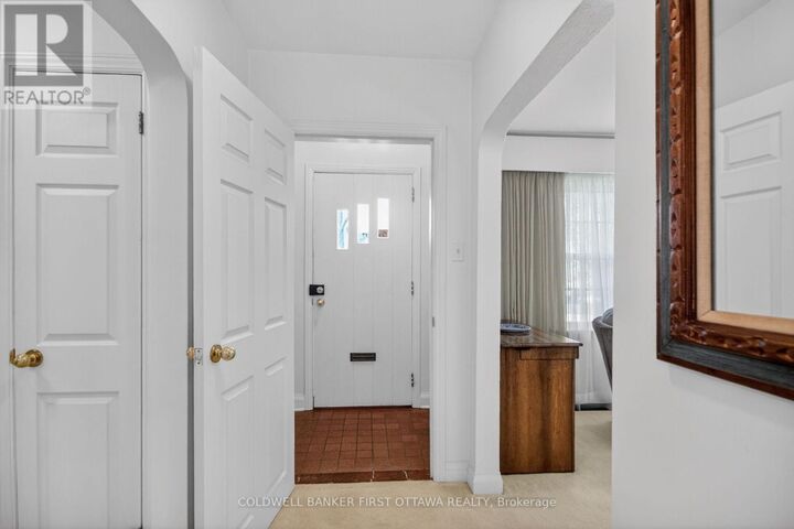 Property Photo: 1533 Mimosa Avenue ON K1G 0W2