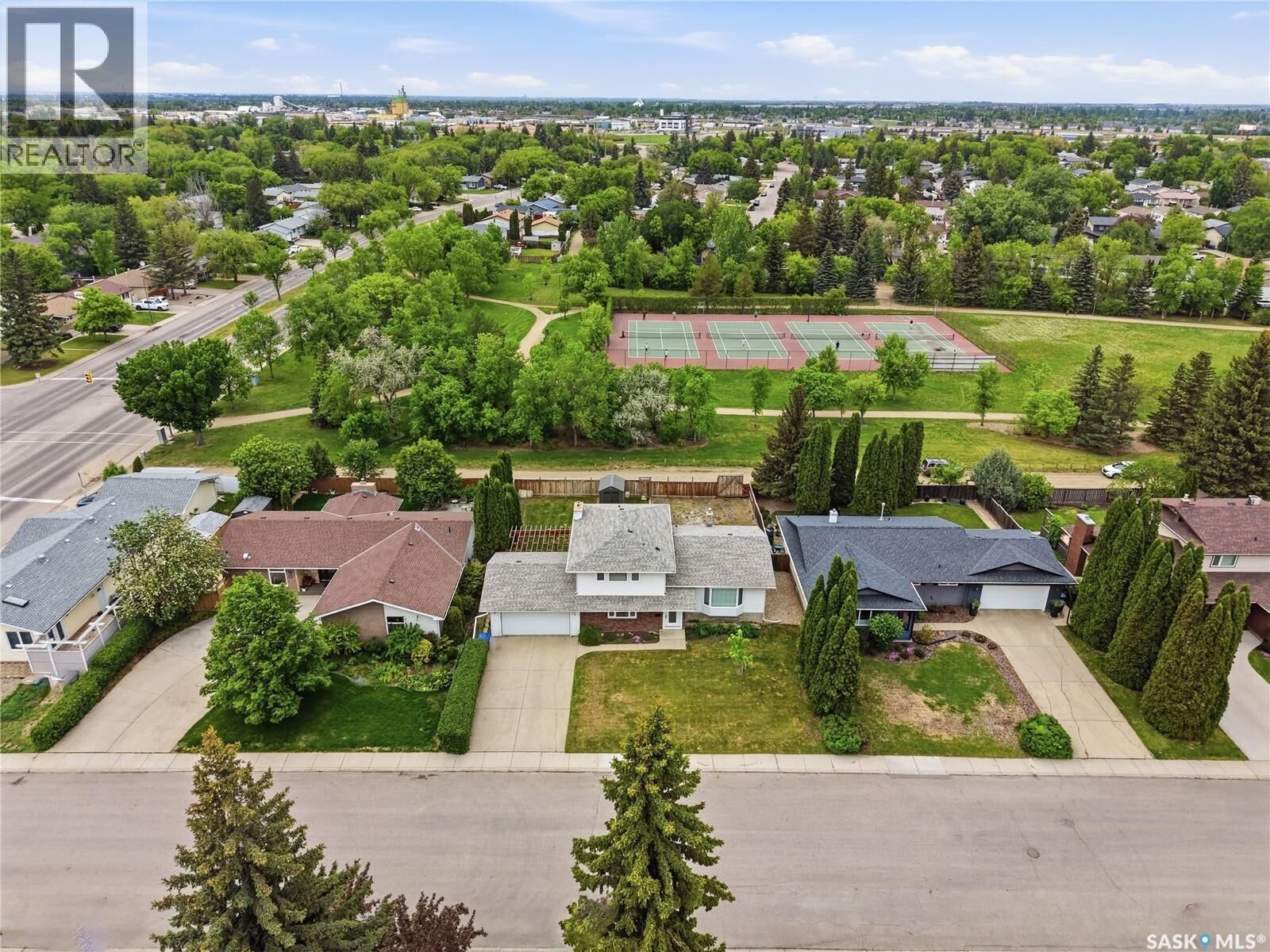 Property Photo:  86 Duncan Crescent  SK S7H 4K4 