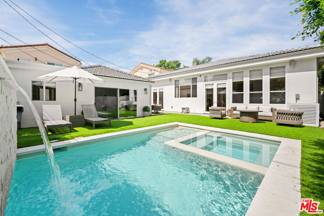 Property Photo: 4508 Vesper Ave CA 91403