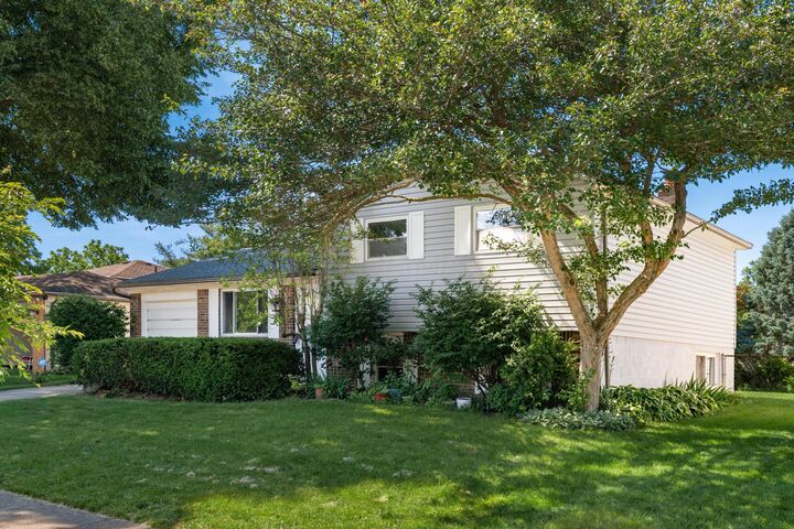 Property Photo:  2076 Queensbridge Drive  OH 43235 