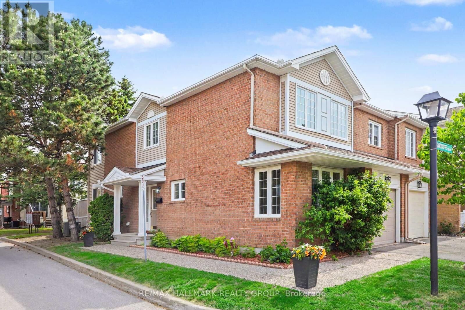 Property Photo:  27 Sandcliffe Terrace  ON K2G 5Y2 
