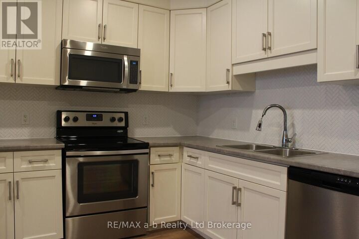 Property Photo: 391 Dundas Street 2 ON N4S 1B6