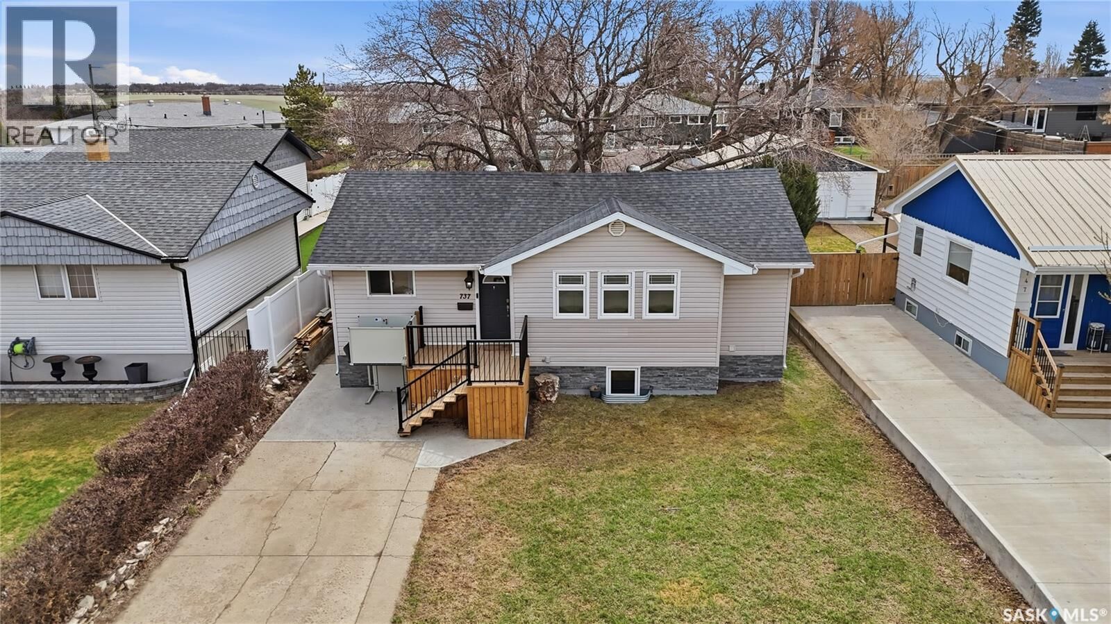 Property Photo:  737 Vaughan Street  SK S6H 5N4 