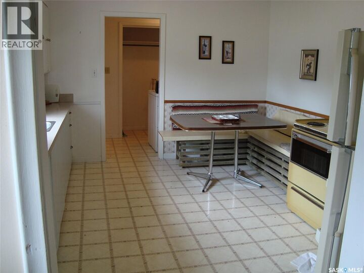 Property Photo:  260 6th Avenue E  SK S0H 1X0 