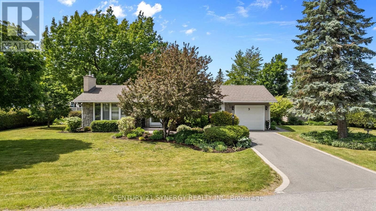 Property Photo:  3 Auburn Street  ON K2H 6L7 