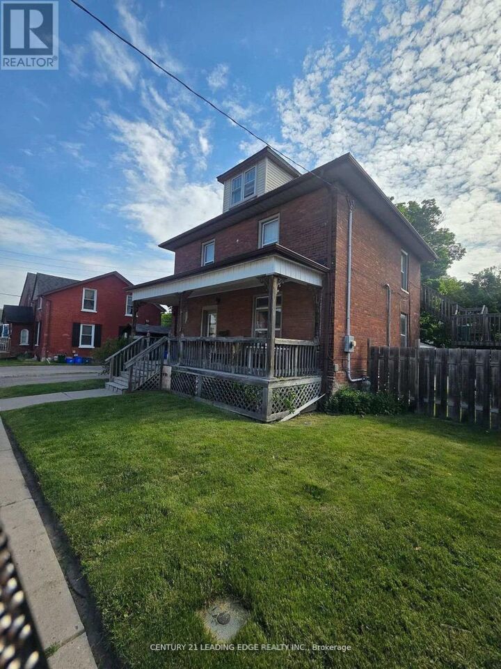 Property Photo:  195 Albert Street  ON L1H 4R4 