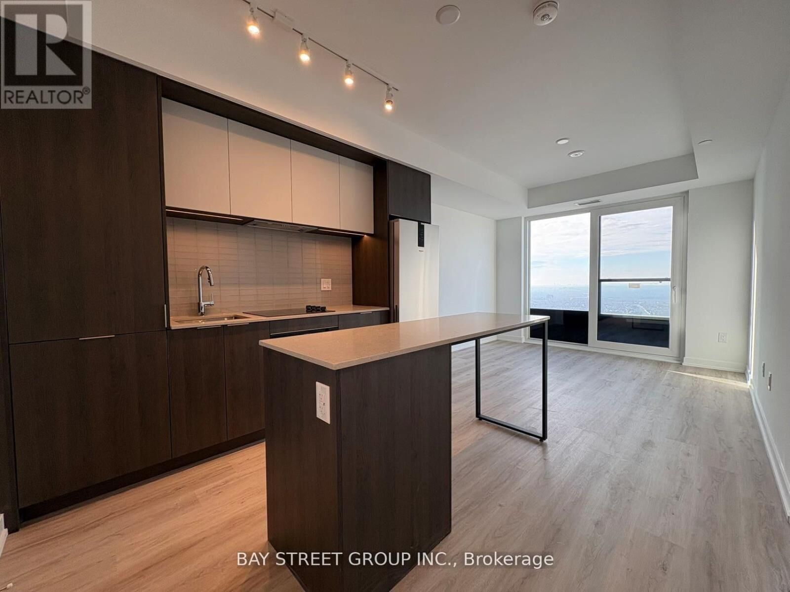 Property Photo:  395 Square One Drive 4309  ON L5B 0P6 