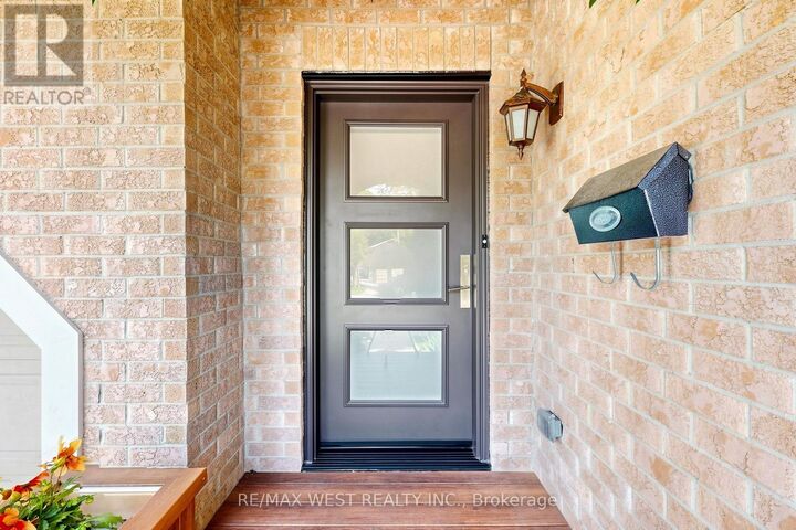 Property Photo:  1931 Fairport Road  ON L1V 1T5 