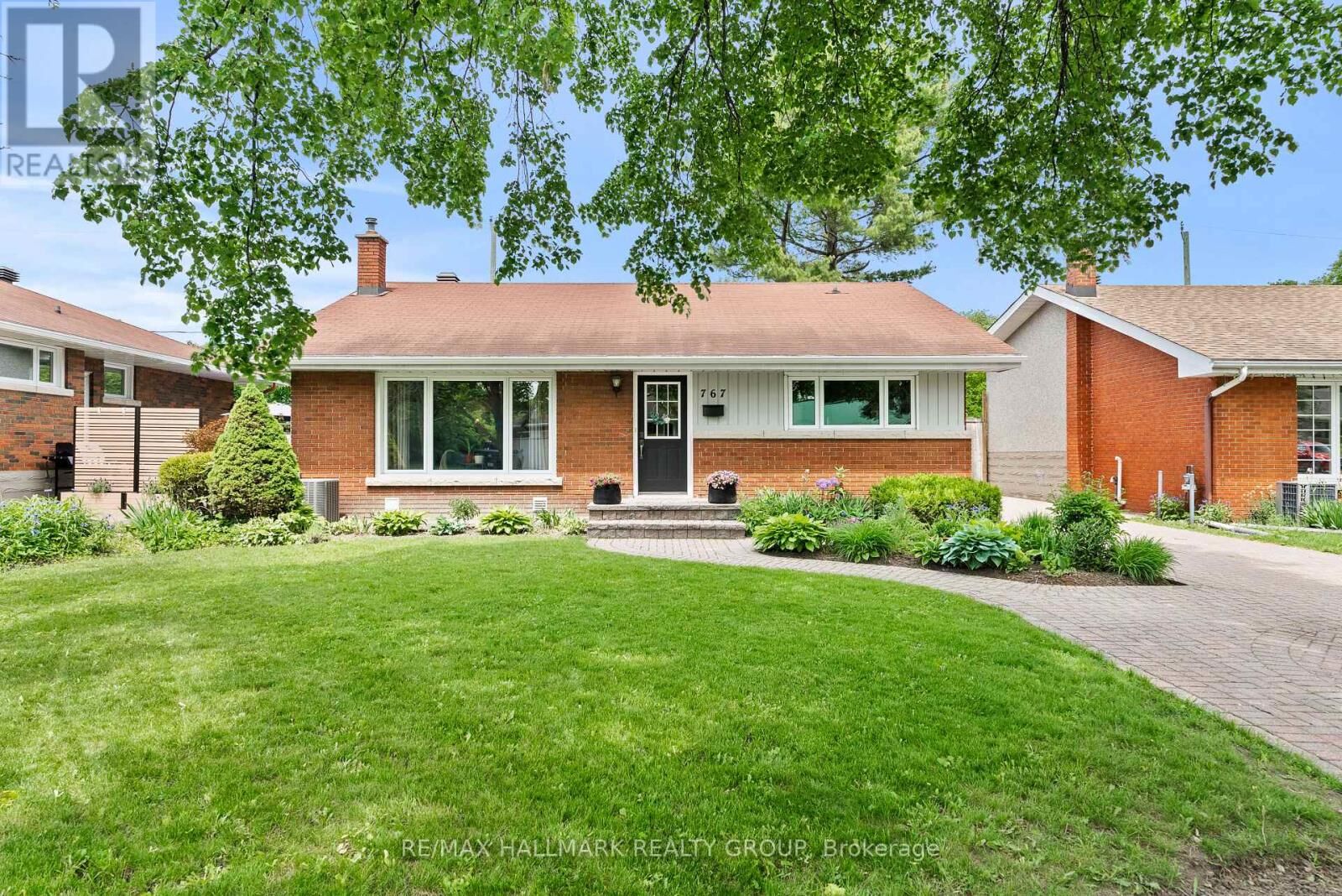 Property Photo:  767 Adams Avenue  ON K1G 2Y1 