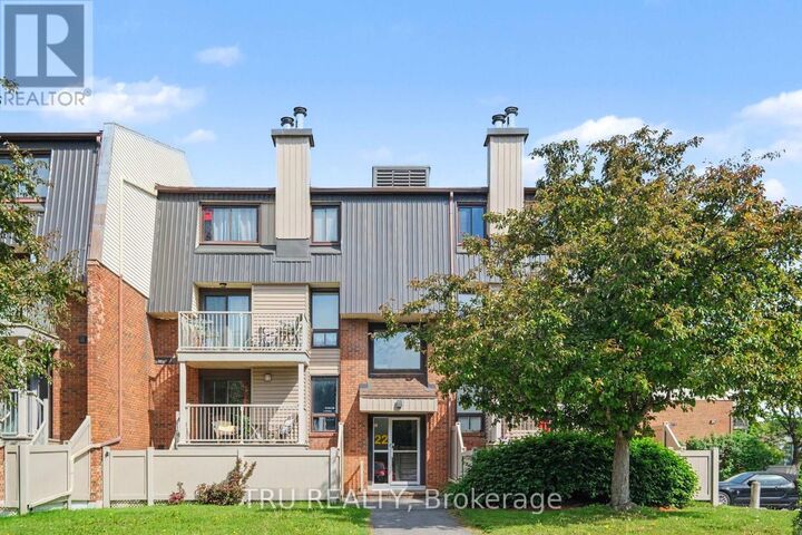 Property Photo:  22 Sweetbriar Circle 8  ON K2J 2K4 