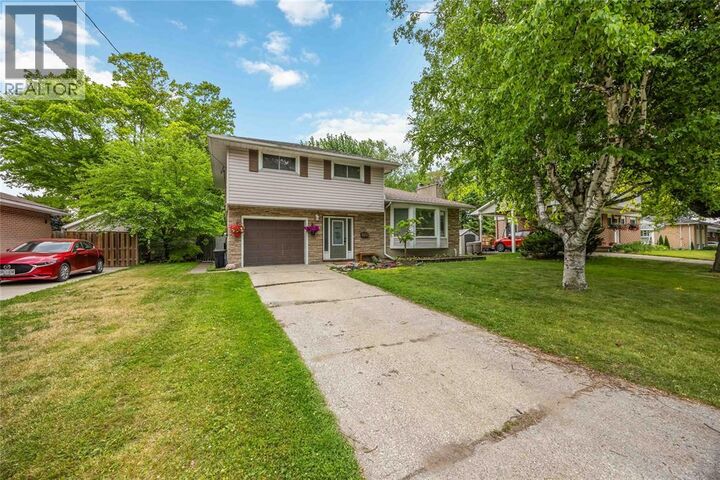 Property Photo: 1068 Fairlane Avenue ON N7S 3J8