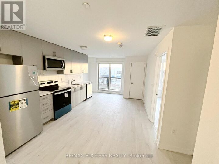 Property Photo: 3401 Ridgeway Drive 315 ON L5L 5T3