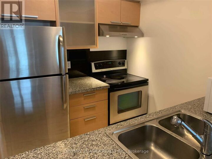 Property Photo:  16 Harrison Garden Boulevard 2001  ON M2N 7J6 