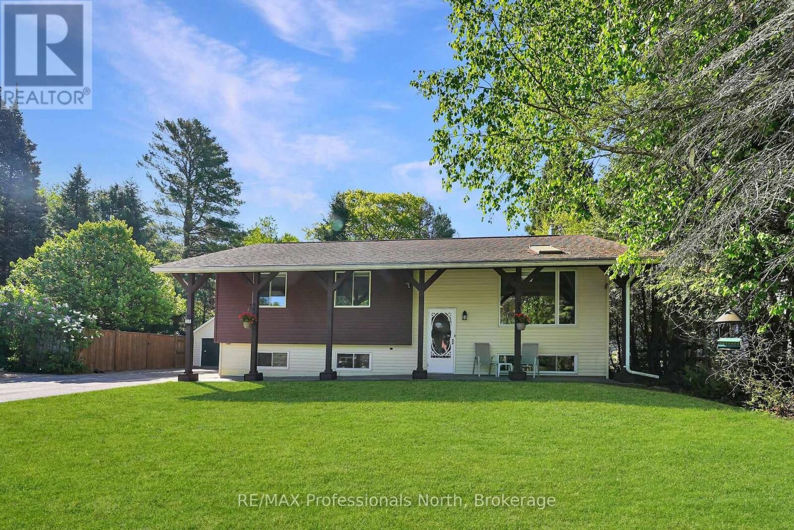 Property Photo:  52 South Water Street  ON K0M 2K0 