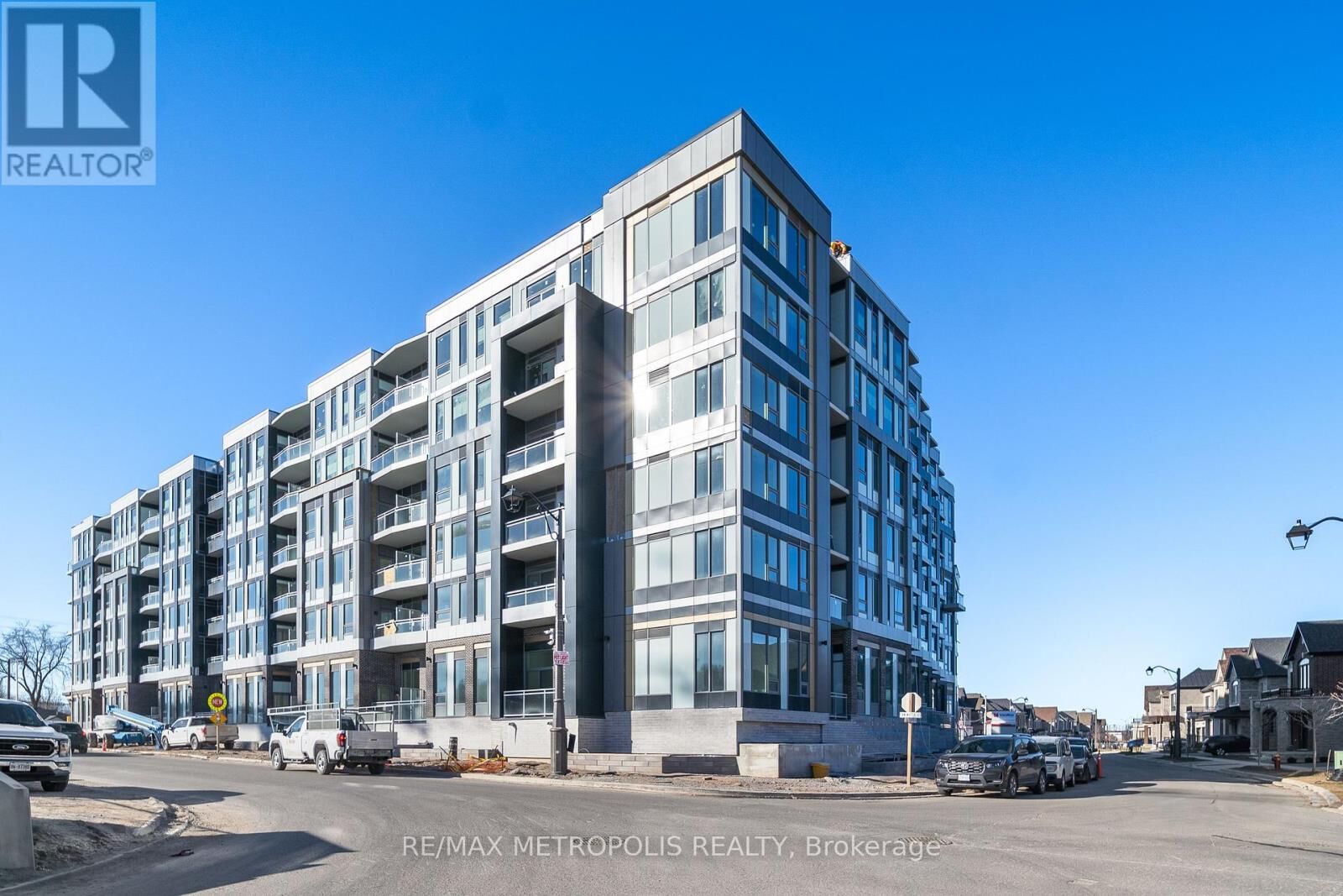 Property Photo:  2501 Saw Whet Boulevard 103  ON L6M 5N2 