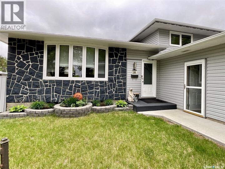 Property Photo:  255 Litzenberger Crescent  SK S4R 7A2 