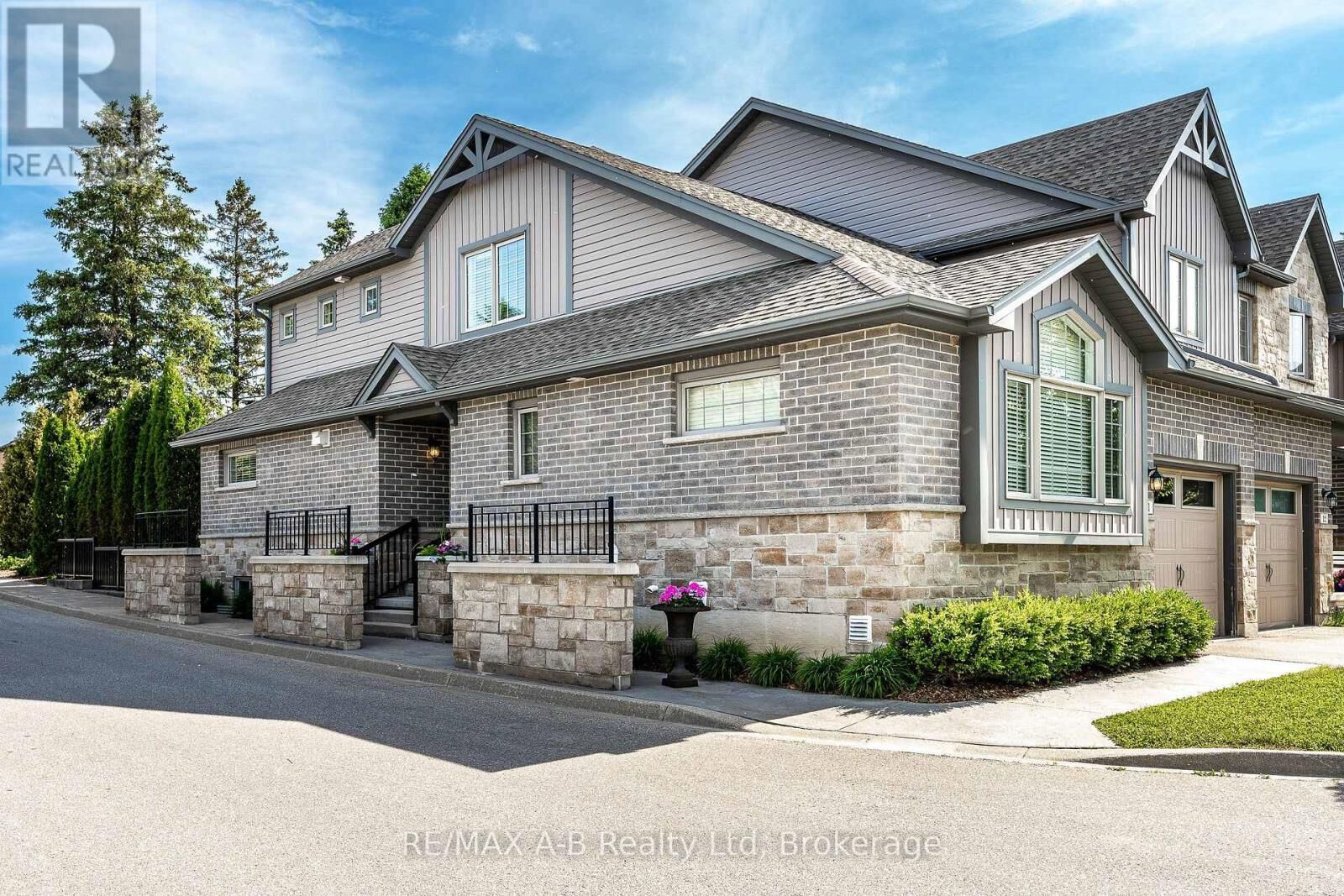 Property Photo:  55 Harrison Street 11  ON N5A 0C9 