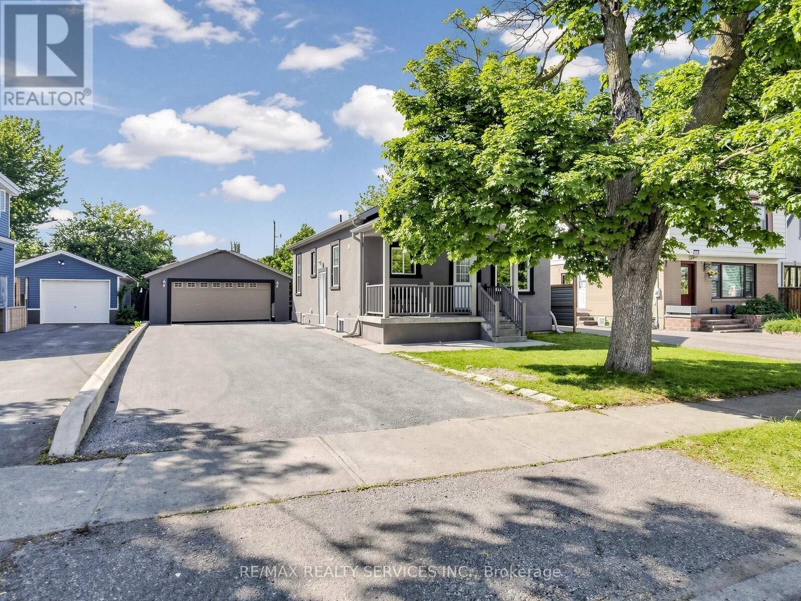 Property Photo:  102 Woodward Avenue  ON L6V 1K6 