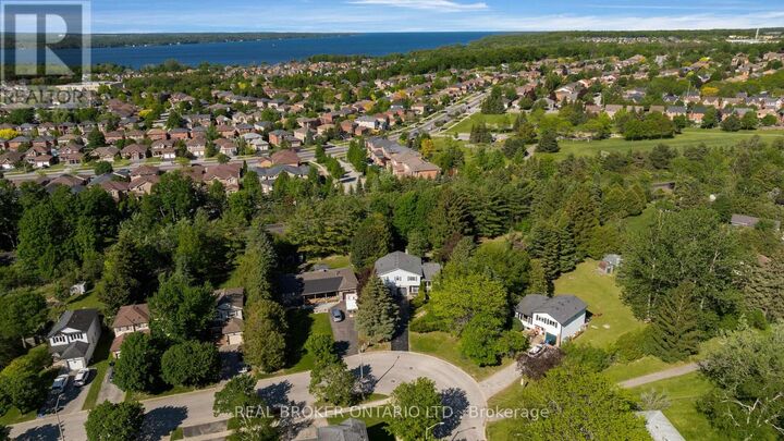 Photo de la propriété: 215 Mary Anne Drive ON L4N 4T1