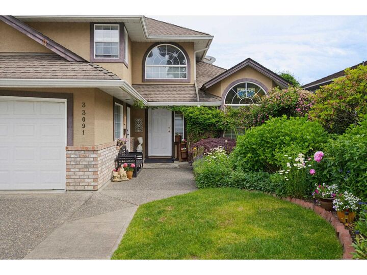 Property Photo:  33091 Hawthorne Avenue  BC V2V 6Z1 