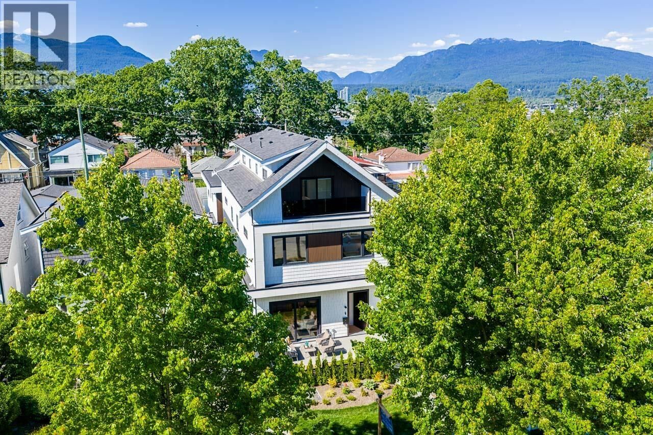 Photo de la propriété:  2875 Cambridge Street 1  BC V5J 3Z1 