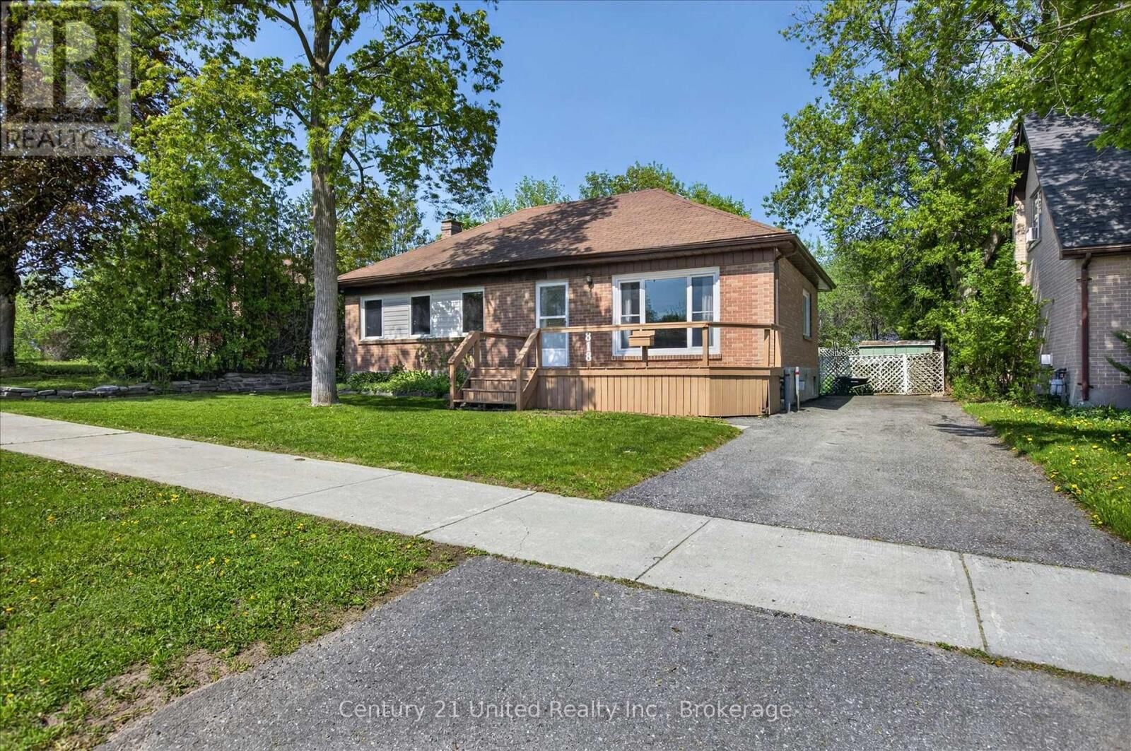 Property Photo: 818 Rishor Crescent ON K9H 5C7
