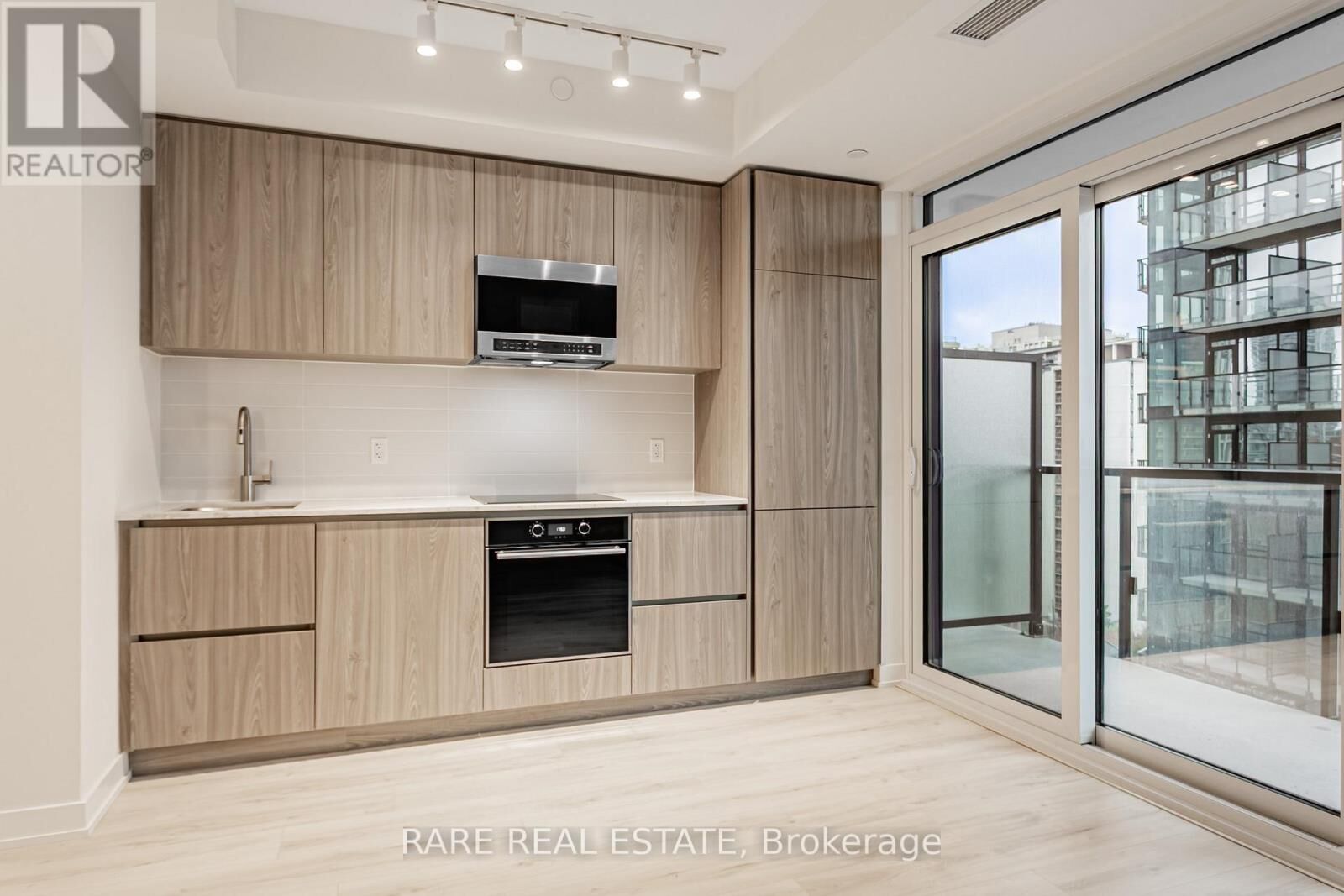 Property Photo: 110 Broadway Avenue S1308 ON M4P 1V7