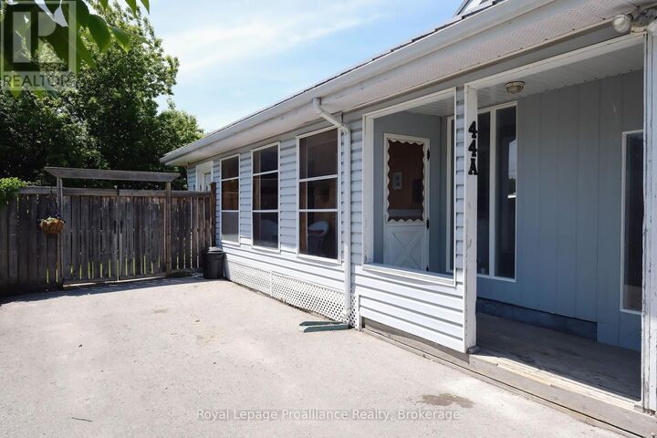 Property Photo:  44 Ponton Street  ON K8P 3T6 