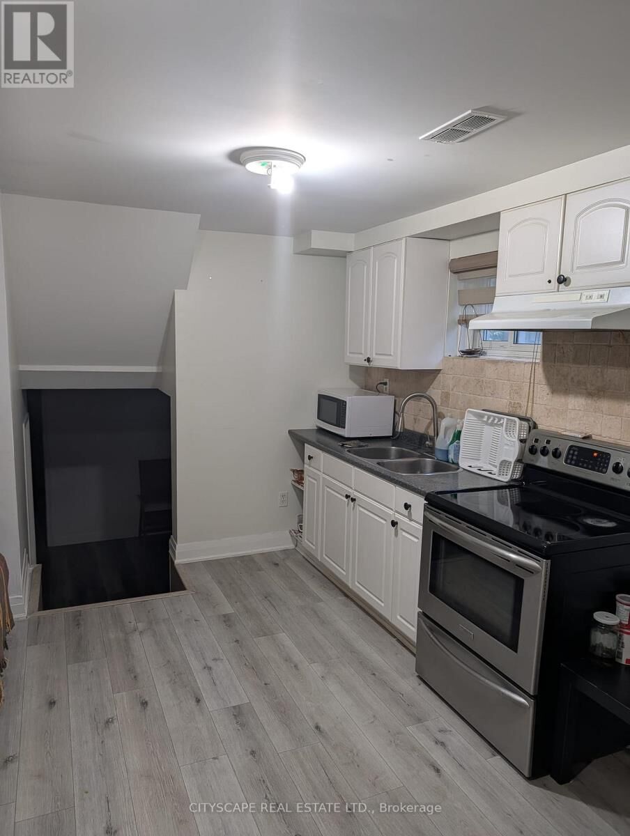 Property Photo:  6393 Chaumont Crescent  ON L5N 2M7 