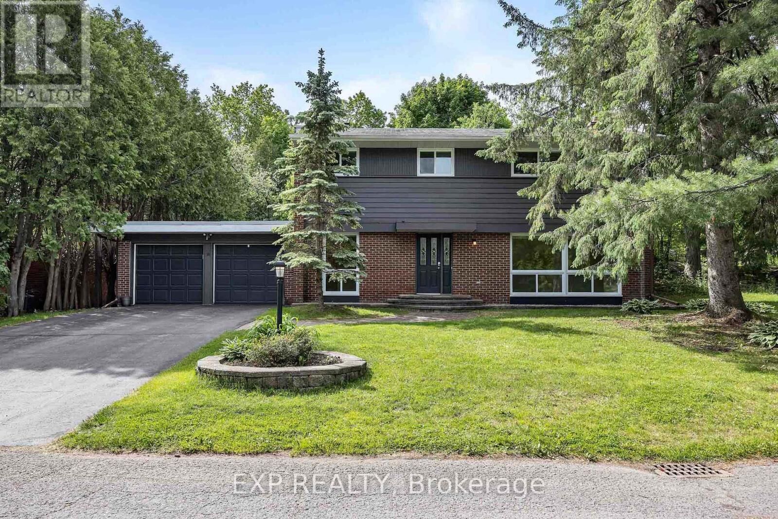 Property Photo:  14 Carr Crescent  ON K2K 1K4 