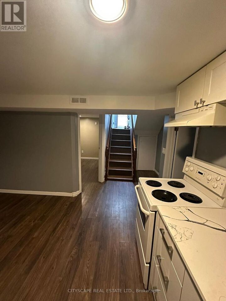 Property Photo:  20 Twin Pauls Crescent Lower  ON M1R 3Z5 